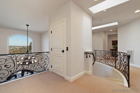 7640 Hillside Dr, La Jolla, CA 92037 photo 22