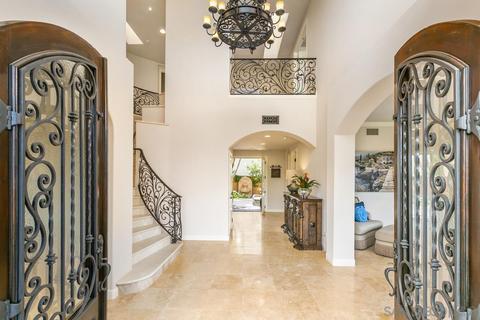 7640 Hillside Dr, La Jolla, CA 92037 photo 9