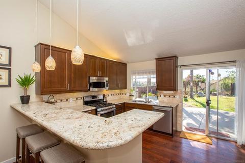 1344 Darwin Dr, Oceanside, CA 92056 photo 3