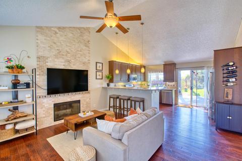 1344 Darwin Dr, Oceanside, CA 92056 photo 2