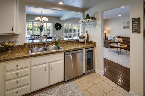 6540 Corte Montecito, Carlsbad, CA 92009 photo 4