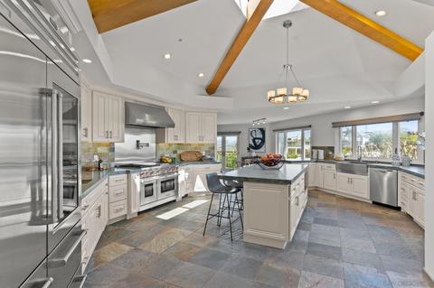 565 Canyon Dr, Solana Beach, CA 92075 photo 4