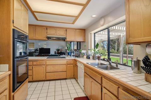 2742 Olympia Dr, Carlsbad, CA 92010 photo 7
