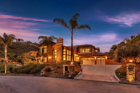 3738 Emma Rd, Vista, CA 92084 photo 2
