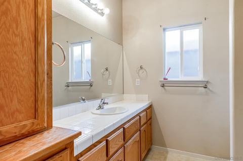 990 Evergreen Ave, Lemoore, CA 93245 photo 12