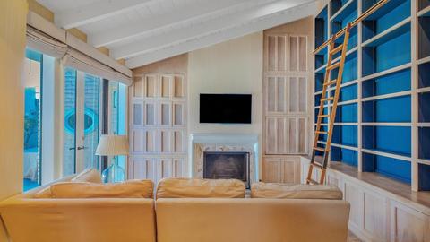 7068 Neptune Pl, La Jolla, CA 92037 photo 15