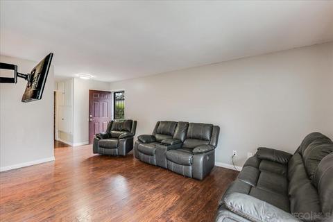 206 Holiday Way, Oceanside, CA 92057 photo 2