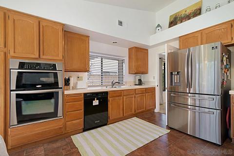 2565 Coronado Pl, Vista, CA 92081 photo 11