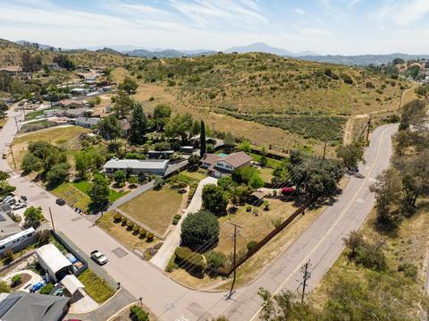8138 Amelia Dr, El Cajon, CA 92021 photo 4