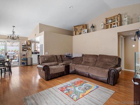 621 Thunder Gln, Escondido, CA 92027 photo 3