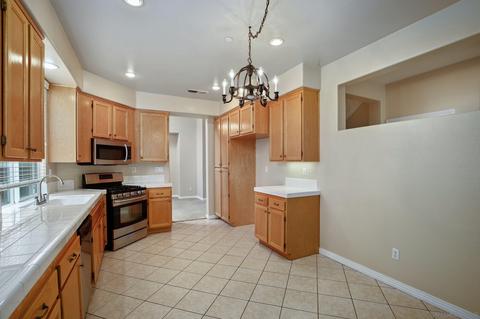 514 Poets Sq, Fallbrook, CA 92028 photo 15