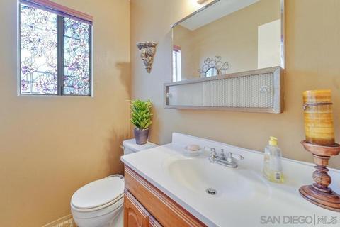 323 Gail Dr, Vista, CA 92084 photo 7