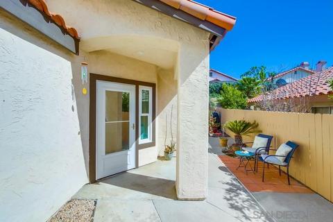 1580 Mallorca Dr, Vista, CA 92081 photo 4