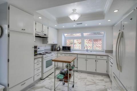 1580 Mallorca Dr, Vista, CA 92081 photo 12
