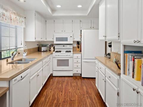 843 Huckleberry Ln, Escondido, CA 92025 photo 9