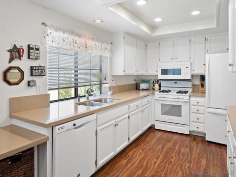 843 Huckleberry Ln, Escondido, CA 92025 photo 10