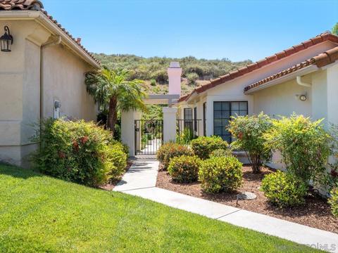 843 Huckleberry Ln, Escondido, CA 92025 photo 2