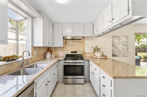 3915 Scott Dr, Oceanside, CA 92056 photo 9
