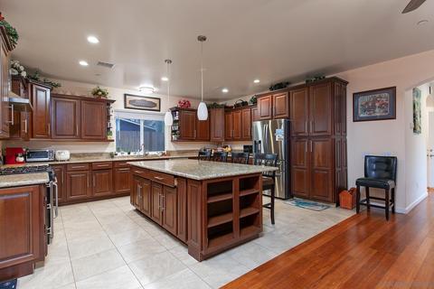 421 Tamarack, Carlsbad, CA 92008 photo 2