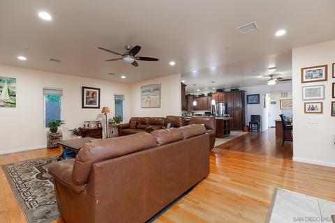 421 Tamarack, Carlsbad, CA 92008 photo 8