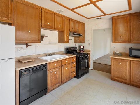 2186 Darby St, Escondido, CA 92025 photo 5