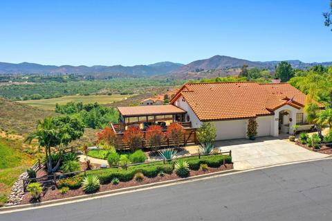 4023 Wind Pl, Escondido, CA 92025 photo 2