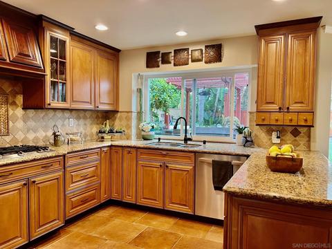 2757 Avalon, Carlsbad, CA 92010 photo 16