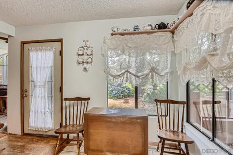 461 Kellrae Ln, Escondido, CA 92026 photo 4