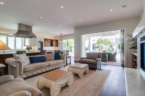 1027 Flora Ave, Coronado, CA 92118 photo 2