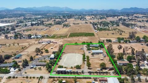 641 Washington St, Ramona, CA 92065 photo 2