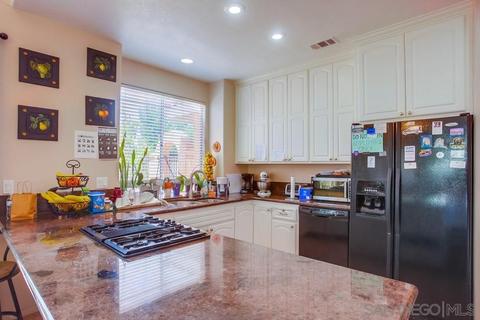 680 Pomelo Dr, Vista, CA 92081 photo 2