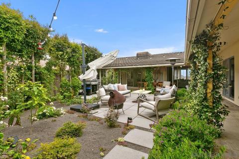 6649 Michaeljohn, La Jolla, CA 92037 photo 21