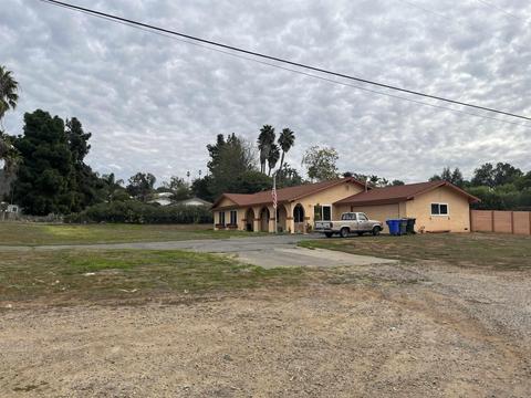 1407 E Taylor, Vista, CA 92084 photo 2