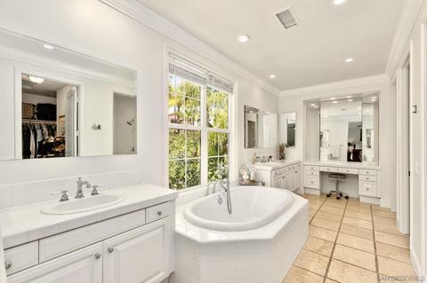 7546 Circulo Sequoia, Carlsbad, CA 92009 photo 20