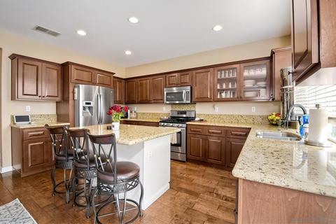 1015 Greenway Rd, Oceanside, CA 92057 photo 1