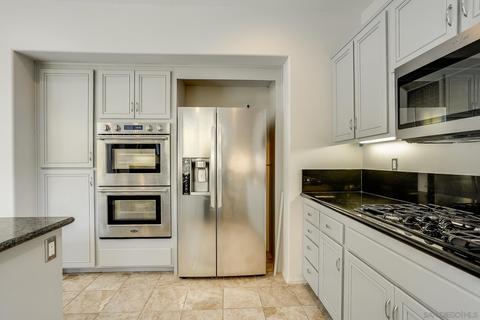 8144 Gilman Ct, La Jolla, CA 92037 photo 11