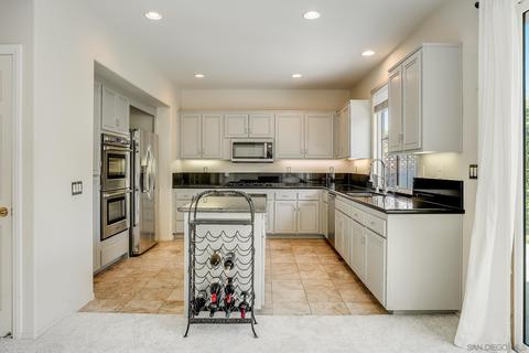 8144 Gilman Ct, La Jolla, CA 92037 photo 12