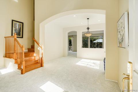 8144 Gilman Ct, La Jolla, CA 92037 photo 2
