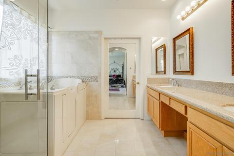 8144 Gilman Ct, La Jolla, CA 92037 photo 15