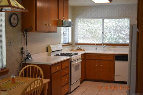 1023 Knoll Park Ln, Fallbrook, CA 92028 photo 5