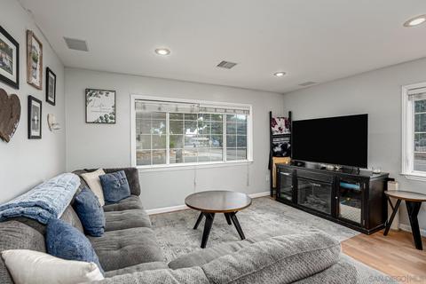 706 Tamara Dr, Escondido, CA 92026 photo 9