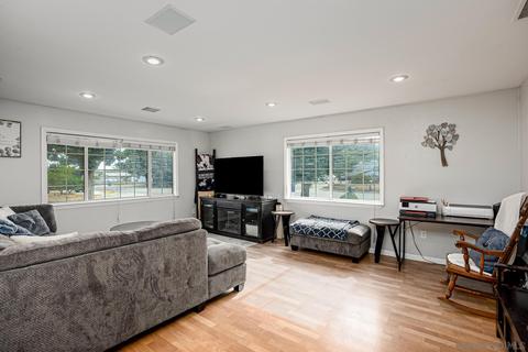 706 Tamara Dr, Escondido, CA 92026 photo 8