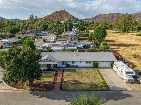 706 Tamara Dr, Escondido, CA 92026 photo 4