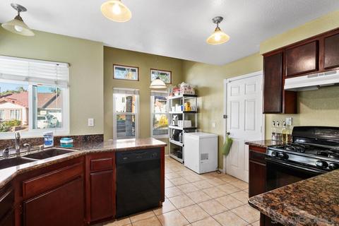 271 Hyacinth Way, Oceanside, CA 92057 photo 9