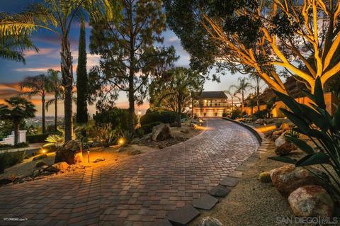 1778 Kings Rd, Vista, CA 92084 photo 2