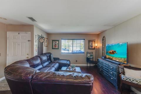 812 Albert Ct, Escondido, CA 92027 photo 4
