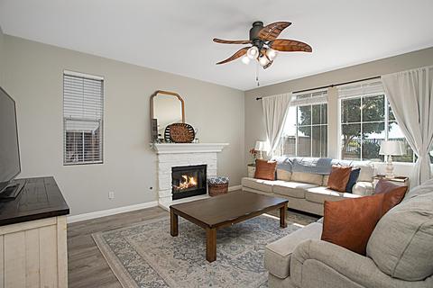 1091 Greenway Rd, Oceanside, CA 92057 photo 4