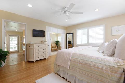 8855 Robin Hood Ln, San Diego, CA 92037 photo 12