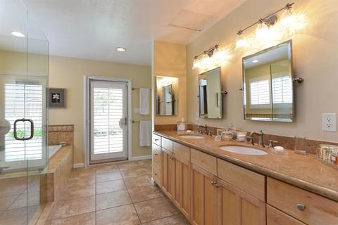 8855 Robin Hood Ln, San Diego, CA 92037 photo 15