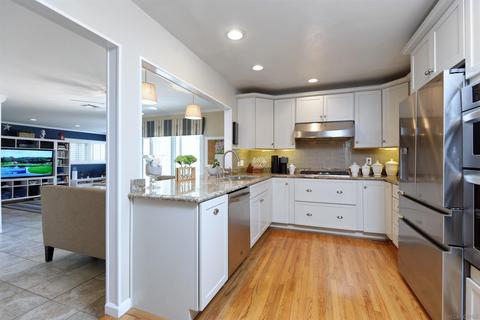 8855 Robin Hood Ln, San Diego, CA 92037 photo 9